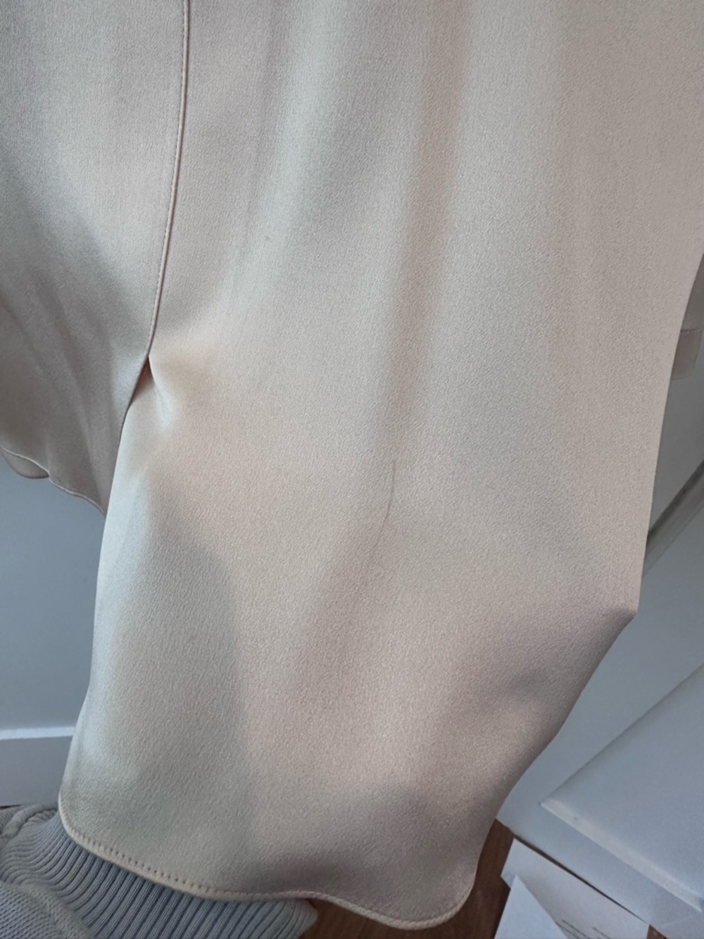 Vince Flowy Gorgeous 100% Silk Camp Collar Blouse size large - Picture 5 of 9